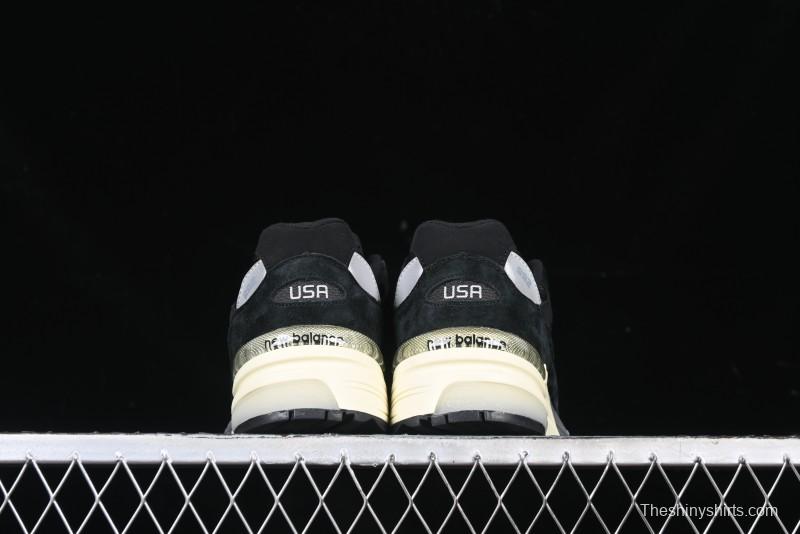 New Balance Made In USA 992 Classic Retro Running Shoes with Superior Cushioning - M992BL